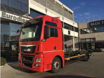 Container transporter/ Swap body truck MAN TGX 18.440 4X2 LL: picture 1