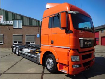 Container transporter/ Swap body truck MAN TGX 26.400 / 6X2-2 LL / VOLUME / BDF-CONTAINER-T: picture 1
