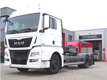 Container transporter/ Swap body truck MAN TGX 26.400/ 80er Bereifung / Euro 6 / Liftachse: picture 1