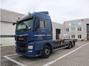 Container transporter/ Swap body truck MAN TGX 26.480: picture 1