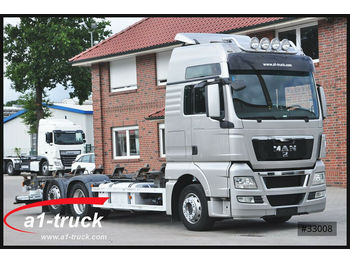 Container transporter/ Swap body truck MAN TGX 26.480 LL, BDF 7.45, LBW, Lenkachse, NAVI: picture 1