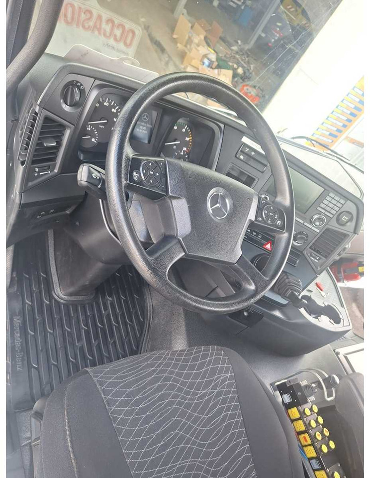 Truck MERCEDES - 2018 - ACTROS 3248 - 8X4 AMPLIROLL TRUCK