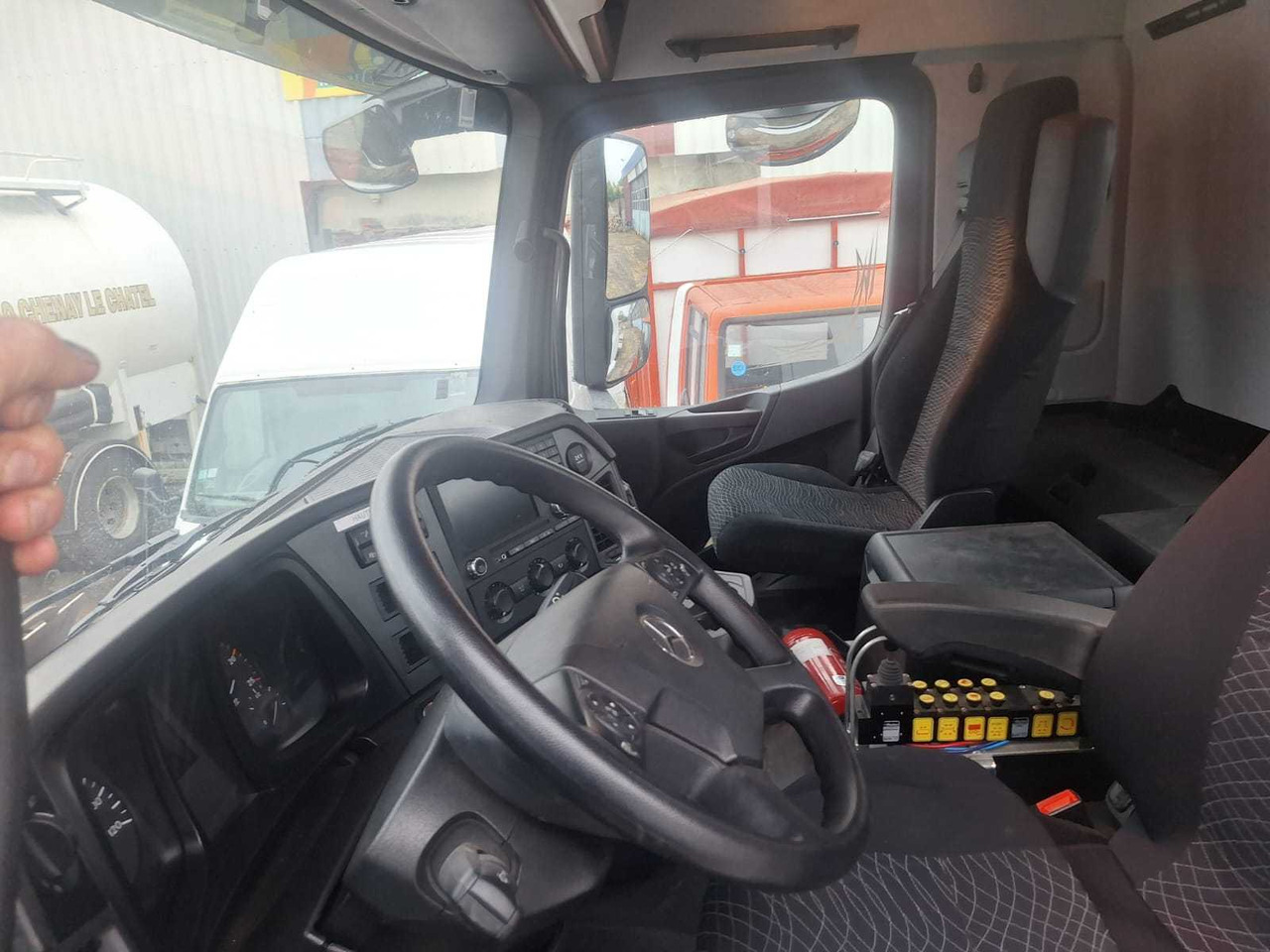 Truck MERCEDES - 2018 - ACTROS 3248 - 8X4 AMPLIROLL TRUCK