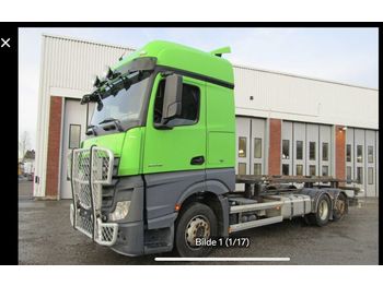 Container transporter/ Swap body truck MERCEDES-BENZ 2548: picture 1