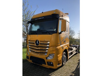 Container transporter/ Swap body truck MERCEDES-BENZ Actros 2545: picture 1