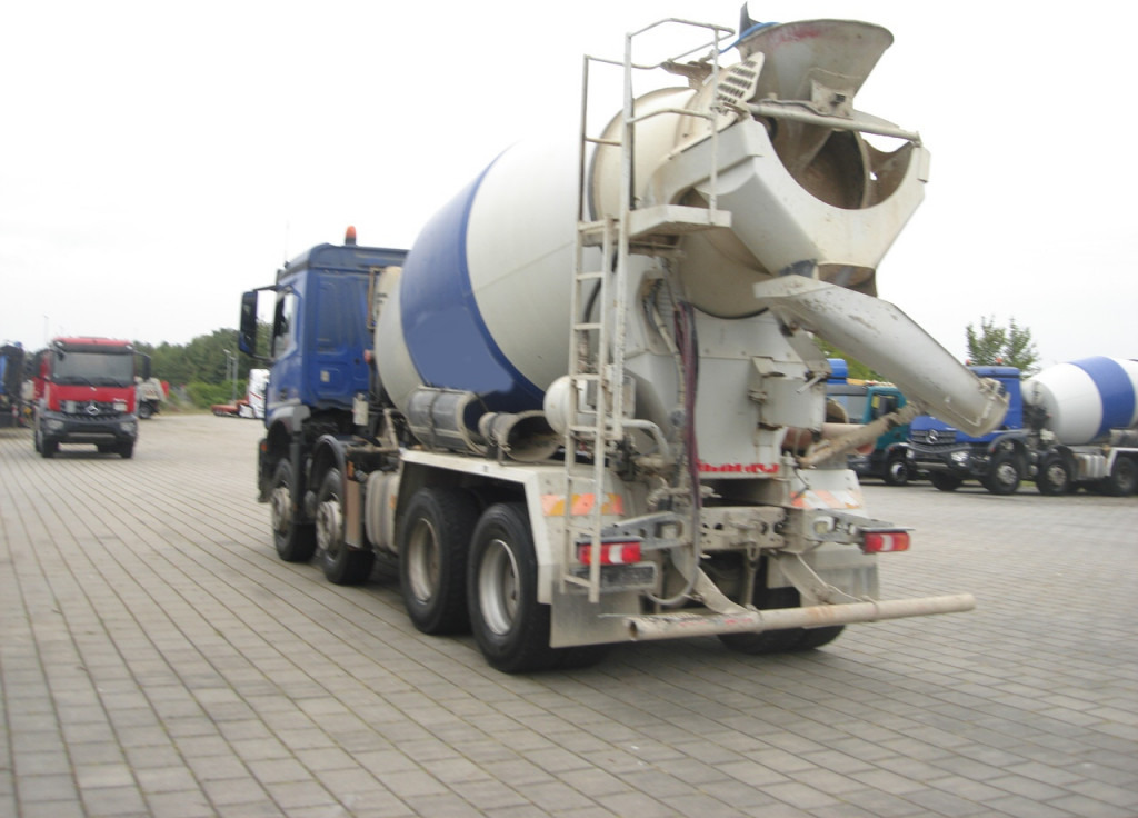 Truck MERCEDES-BENZ Arocs 3240 B Betonmischer Stetter