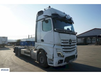 Container transporter/ Swap body truck Mercedes Actros: picture 1