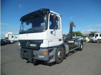 Hook lift truck Mercedes Actros 2031: picture 1