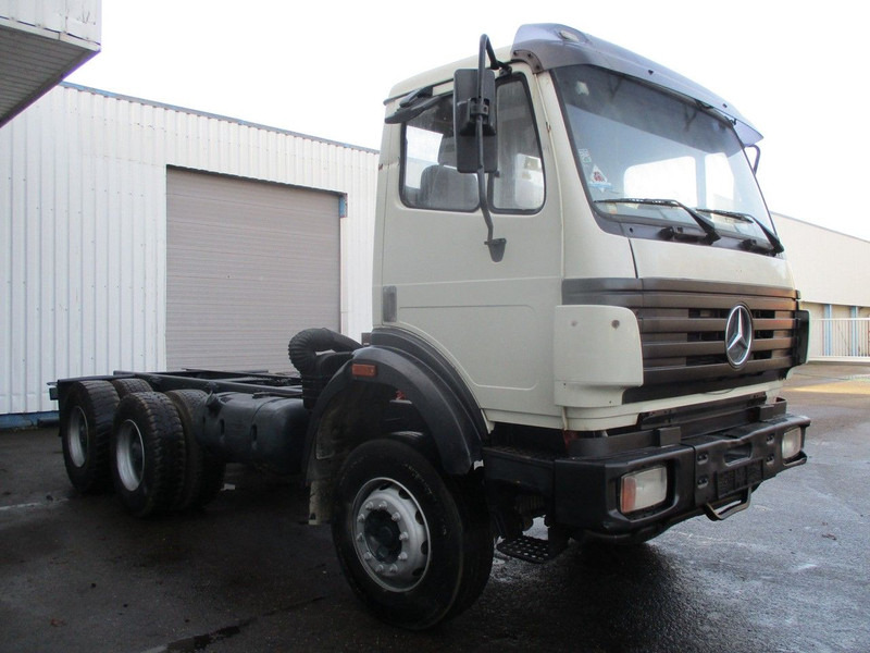 Cab chassis truck Mercedes-Benz 2538 , V8 , Manual , 6x4 , Spring suspension , Euro 2: picture 4
