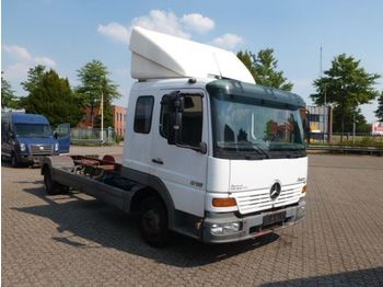 Cab chassis truck Mercedes Benz 815: picture 1
