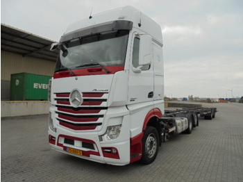 Container transporter/ Swap body truck Mercedes-Benz ACTROS 2542: picture 1