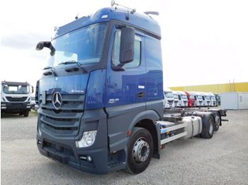 Container transporter/ Swap body truck Mercedes-Benz ACTROS 2545: picture 1