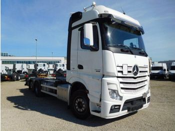Container transporter/ Swap body truck Mercedes-Benz ACTROS 2545 L: picture 1