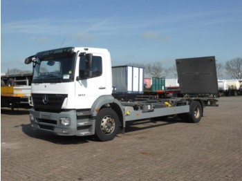 Container transporter/ Swap body truck Mercedes-Benz AXOR 1833 MANUAL AIRCO: picture 1
