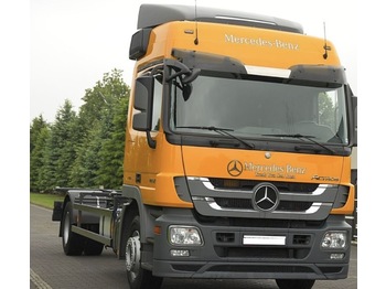 Cab chassis truck Mercedes-Benz Actros 1832: picture 1