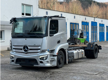 Cab chassis truck MERCEDES-BENZ Actros 1843