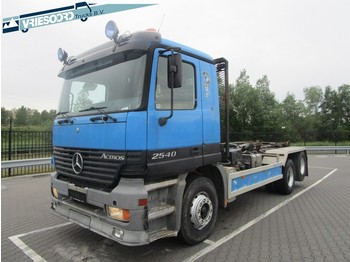 Hook lift truck Mercedes-Benz Actros 2540: picture 1