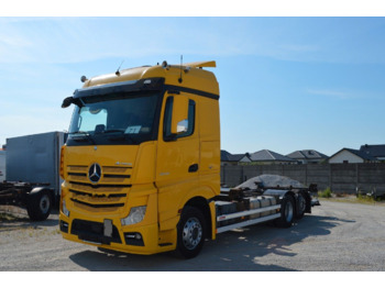Mercedes-Benz Actros 2542 MP4 E6 6×2 Standard / BDF chassis truck for sale  Poland Kraków, GZ34374