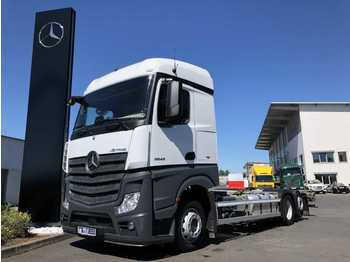 Container transporter/ Swap body truck Mercedes-Benz Actros 2543 LL BDF 2x AHK Safety Pack Retarder: picture 1
