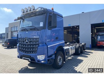Cab chassis truck Mercedes-Benz Arocs 3263 ClassicSpace, Euro 6: picture 1