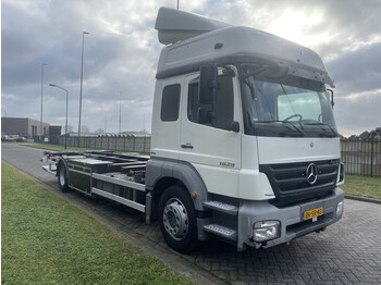 Container transporter/ Swap body truck Mercedes-Benz Axor 1829: picture 2
