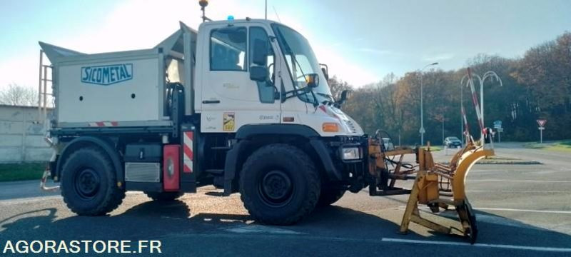 Truck Mercedes UNIMOG U300 - lame de déneigement / saleuse - 2011- 24300 kms