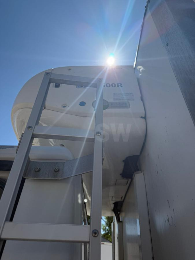 Refrigerator truck Iveco 120E22 CAISSE FRIGO HAYON