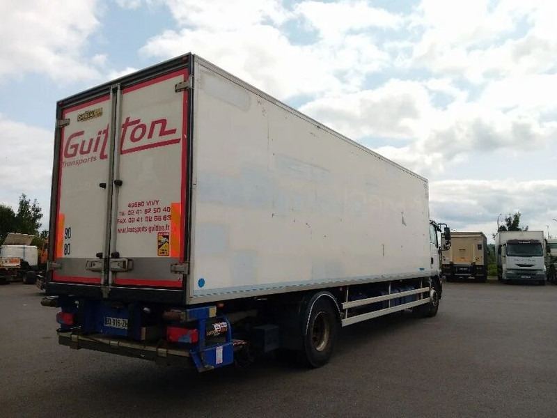 Refrigerator truck MAN TGM 18.340 chereau - Carrier
