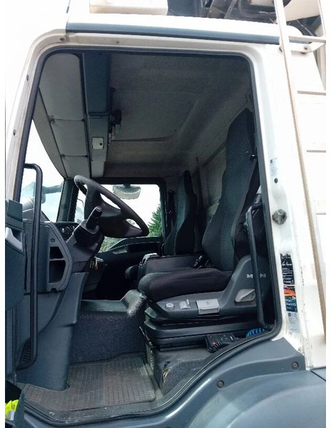 Refrigerator truck MAN TGM 18.340 chereau - Carrier