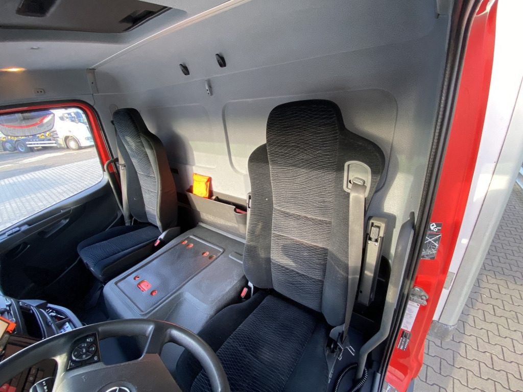 Refrigerator truck Mercedes-Benz 1218 L / Dhollandia LBW