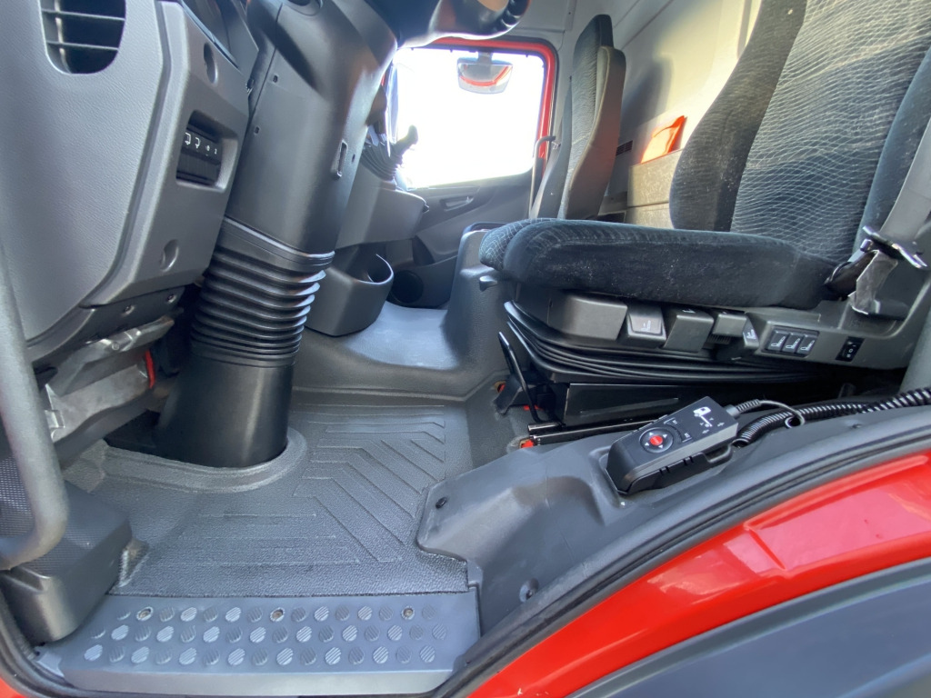 Refrigerator truck Mercedes-Benz 1218 L / Dhollandia LBW