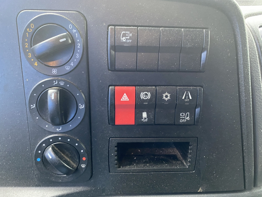 Refrigerator truck Mercedes-Benz 1523 L Atego / Dhollandia LBW