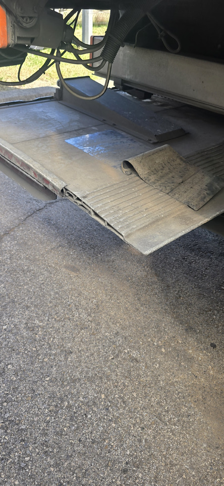 Refrigerator truck RENAULT