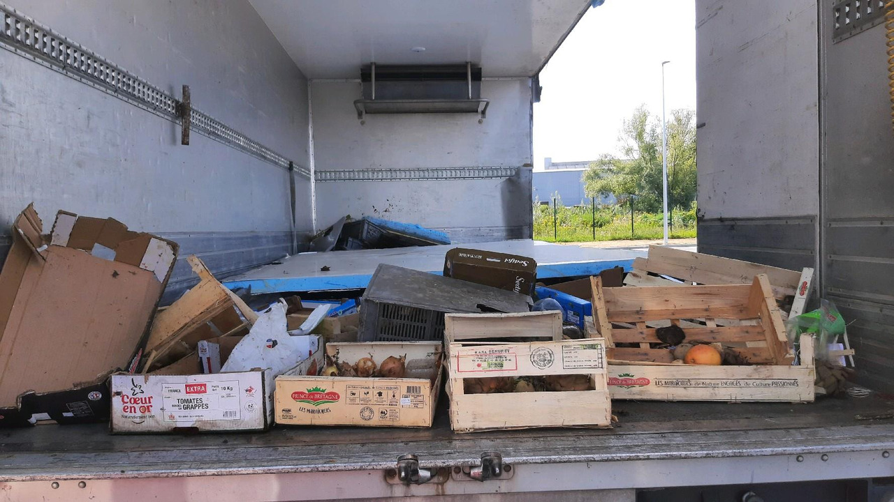 Refrigerator truck RENAULT PORTEUR FRIGO D