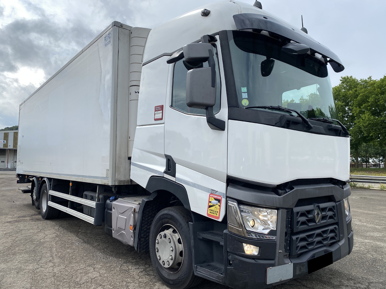 Refrigerator truck RENAULT T