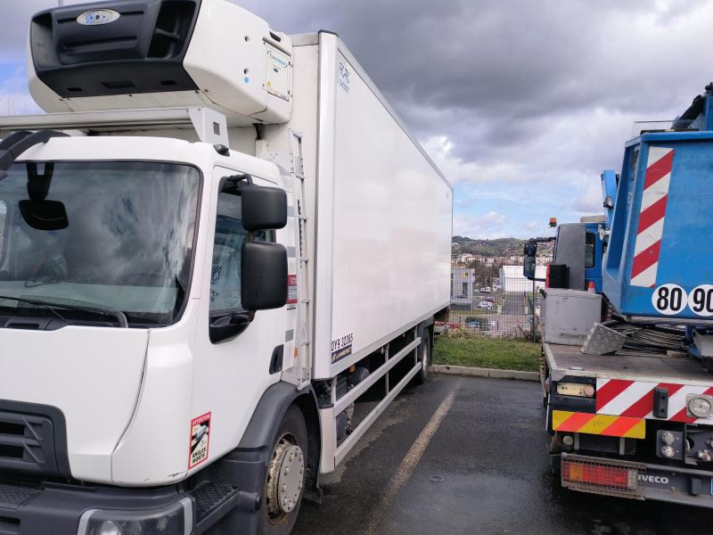 Refrigerator truck Renault D-Series Wide 320