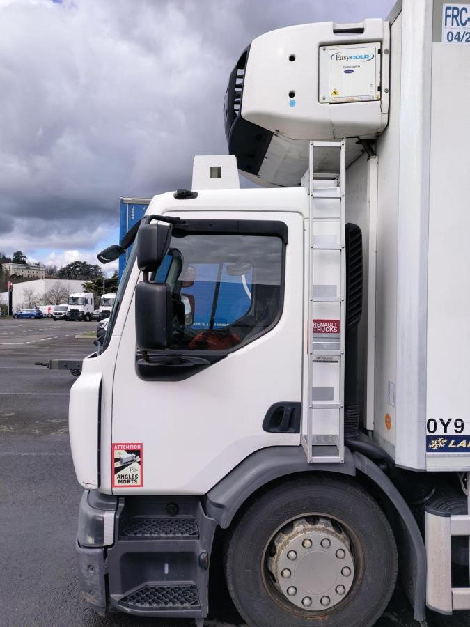 Refrigerator truck Renault D-Series Wide 320