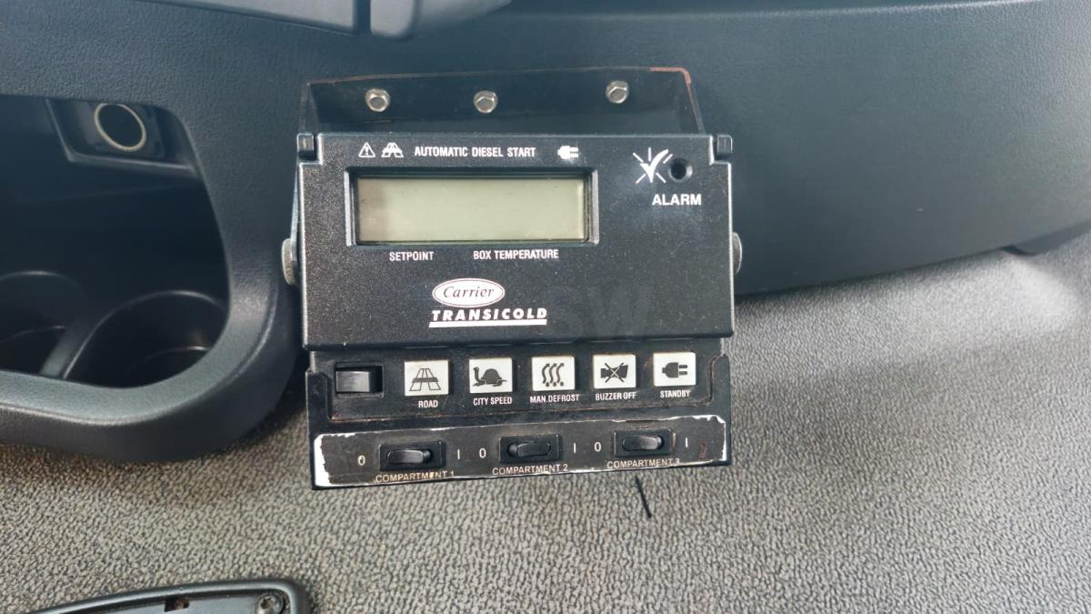 Refrigerator truck Renault D WIDE