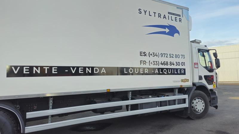 Refrigerator truck Renault D WIDE