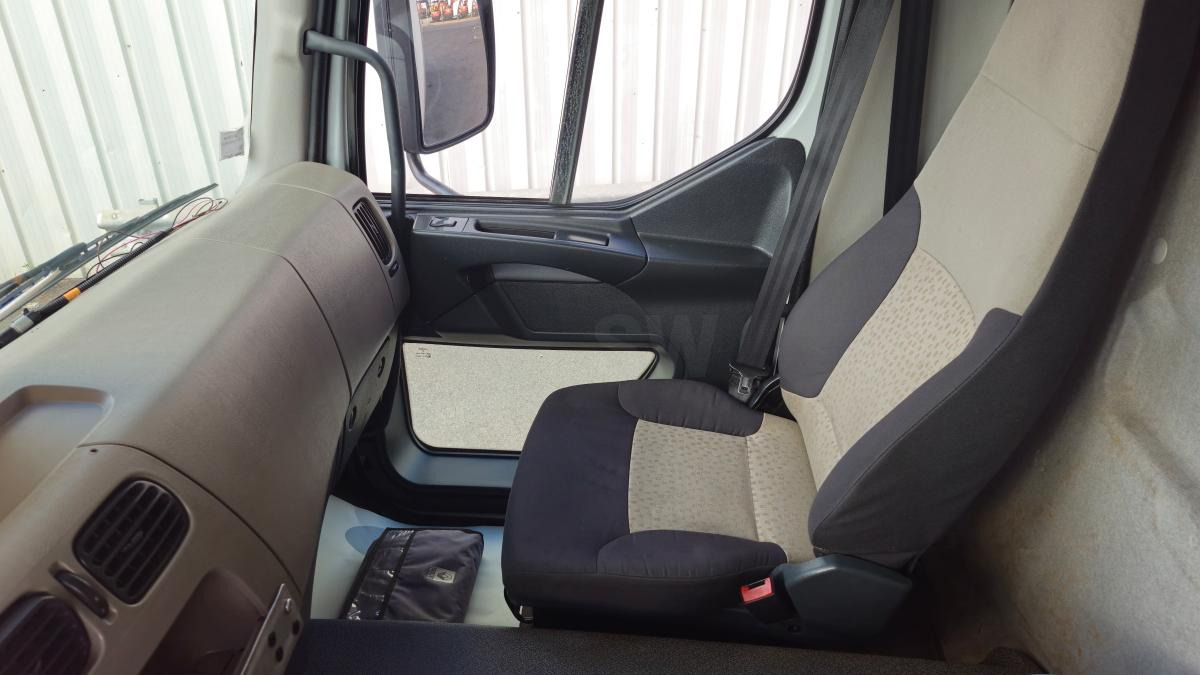 Refrigerator truck Renault Premium 270 DXI