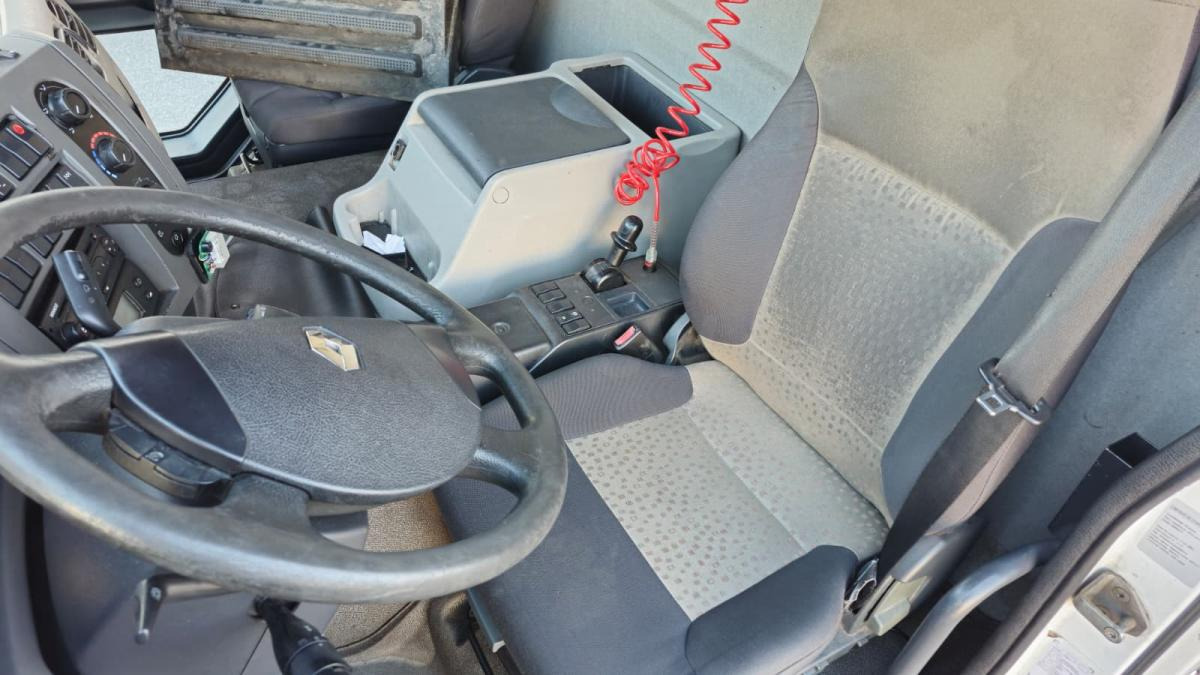 Refrigerator truck Renault Premium 270 DXI