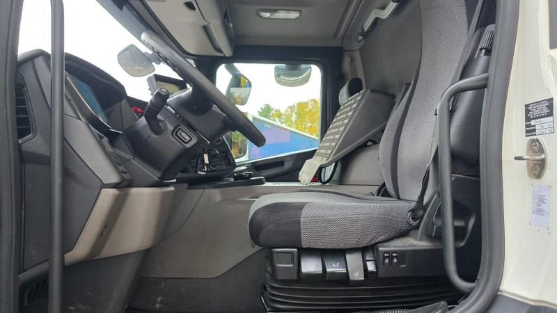 Refrigerator truck Scania P 320