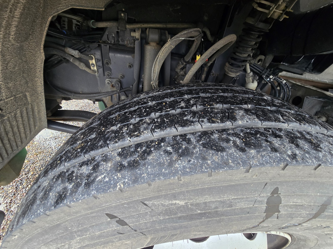 Refrigerator truck VOLVO FM 370 - ThermoKing - meat Rail