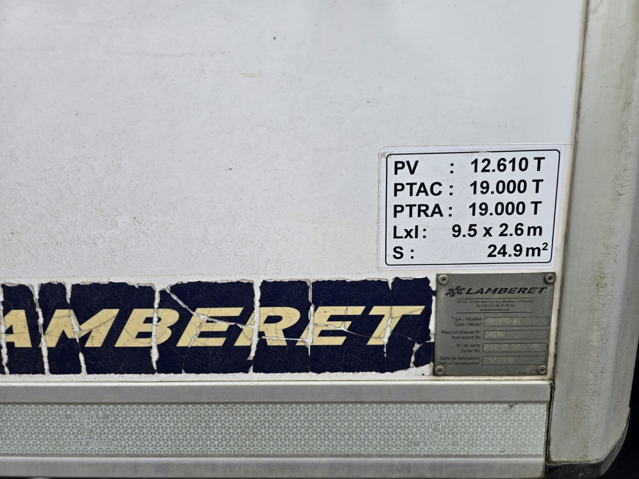 Refrigerator truck VOLVO FM 370 - ThermoKing - meat Rail