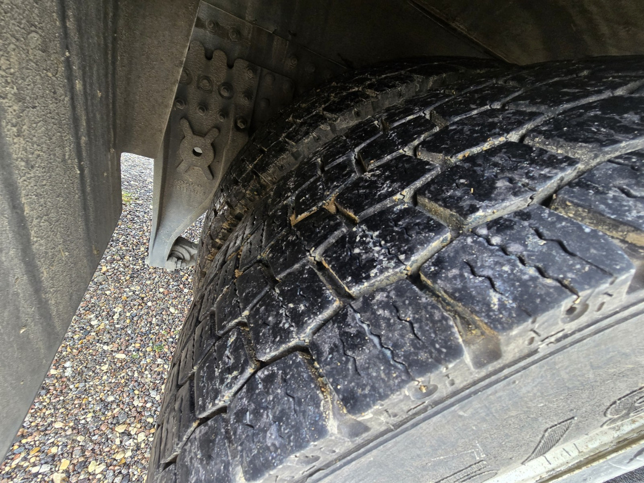 Refrigerator truck VOLVO FM 370 - ThermoKing - meat Rail