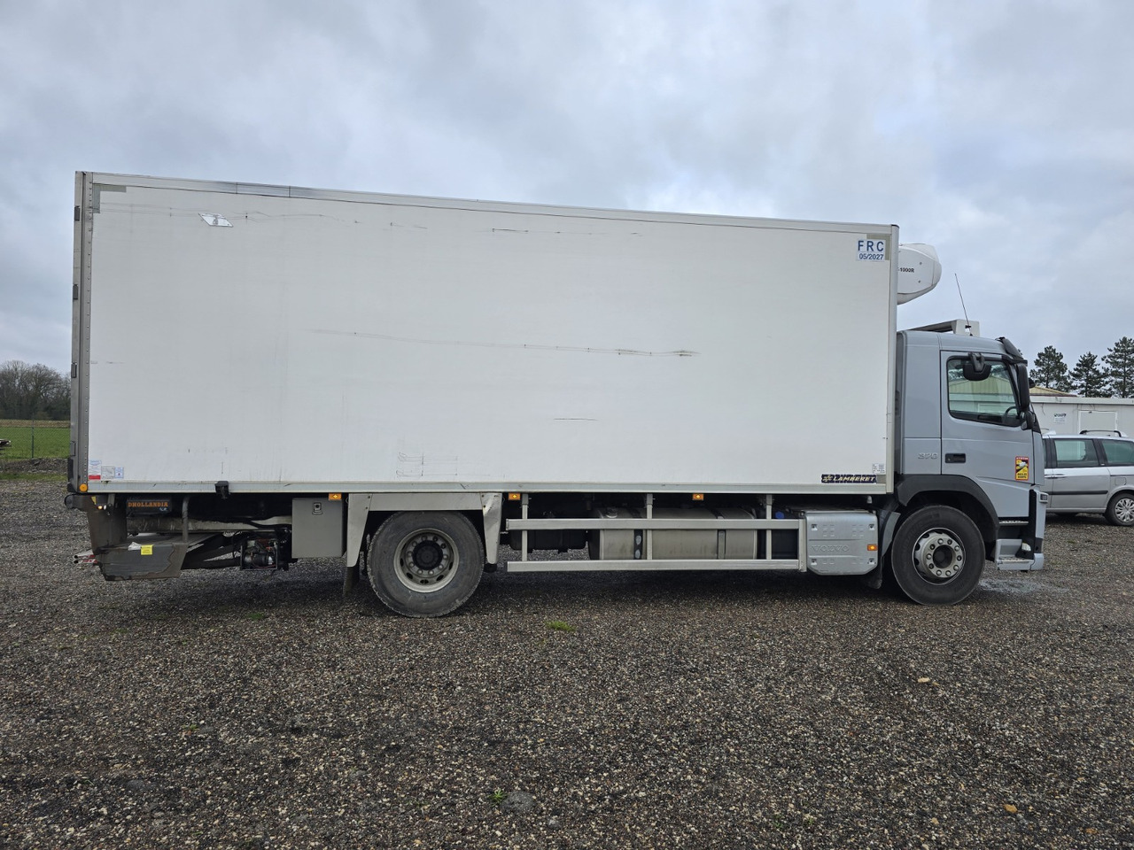 Refrigerator truck VOLVO FM 370 - ThermoKing - meat Rail