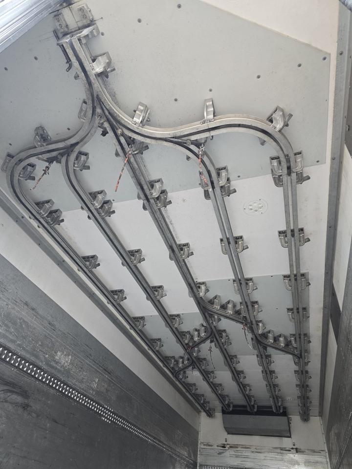 Refrigerator truck VOLVO FM 370 - ThermoKing - meat Rail