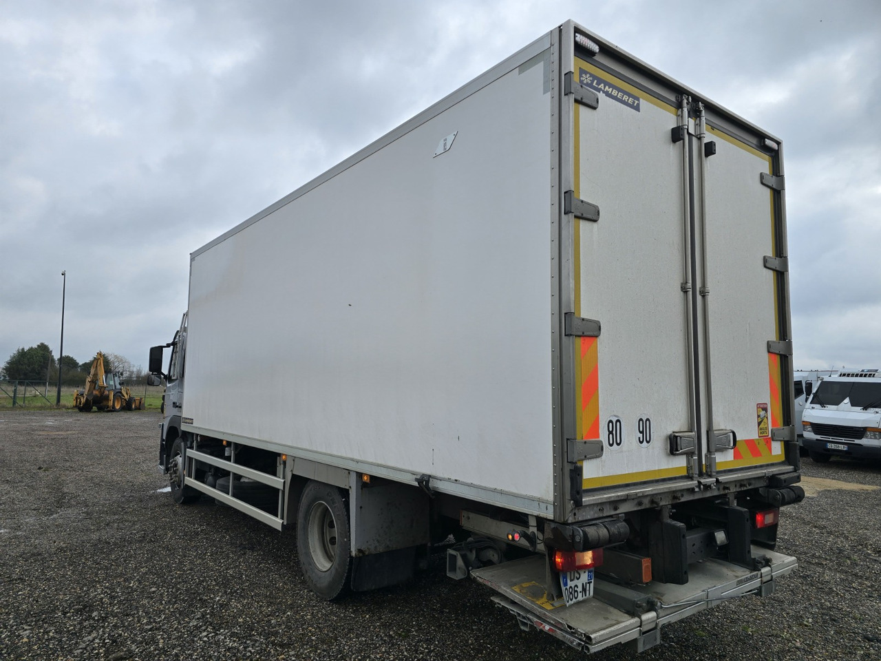 Refrigerator truck VOLVO FM 370 - ThermoKing - meat Rail