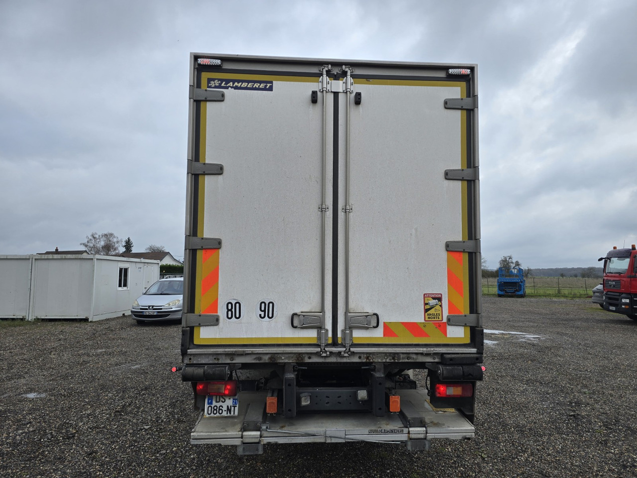 Refrigerator truck VOLVO FM 370 - ThermoKing - meat Rail