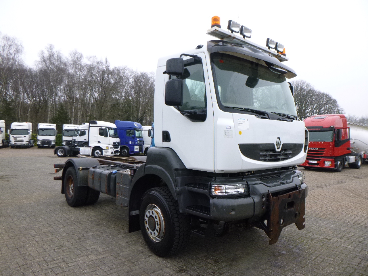 Cab chassis truck Renault Kerax 380 DXI 4x4 Euro 5 chassis + PTO: picture 2